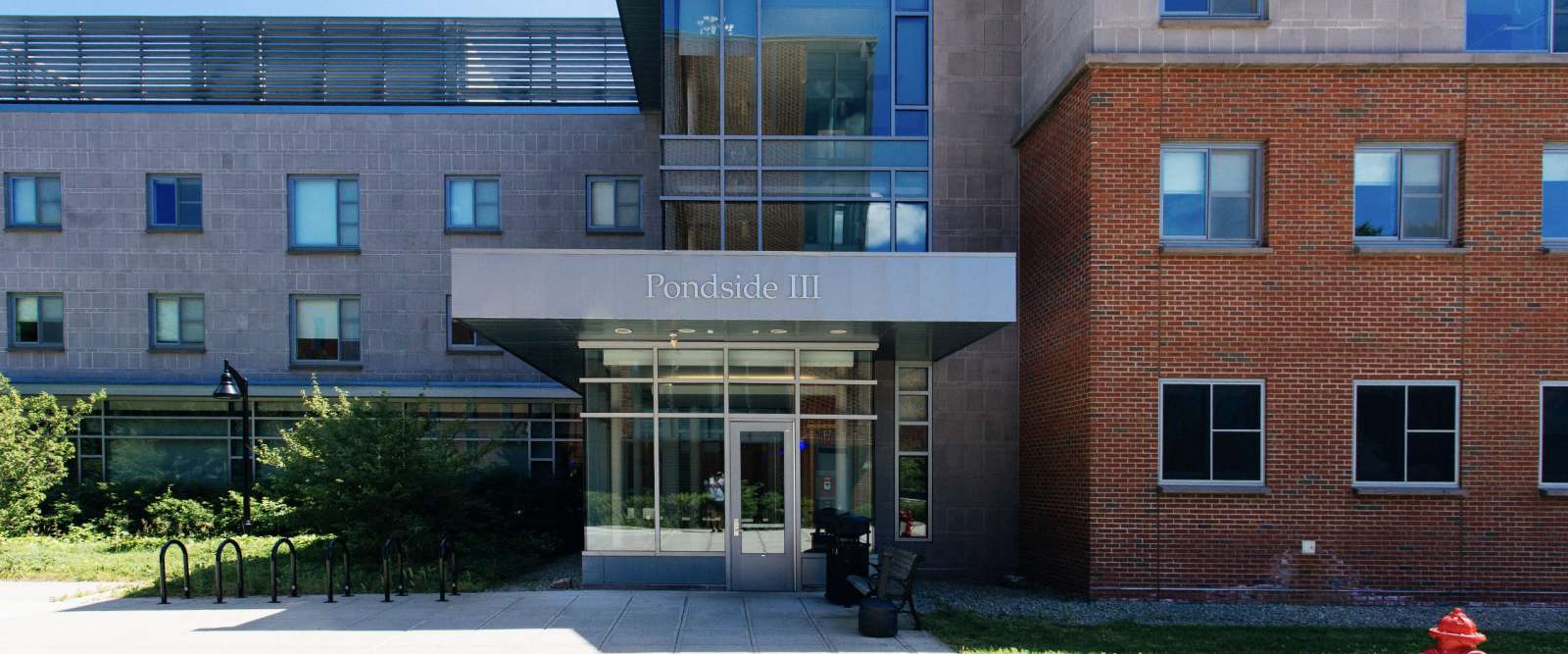 Pondside III, Exterior